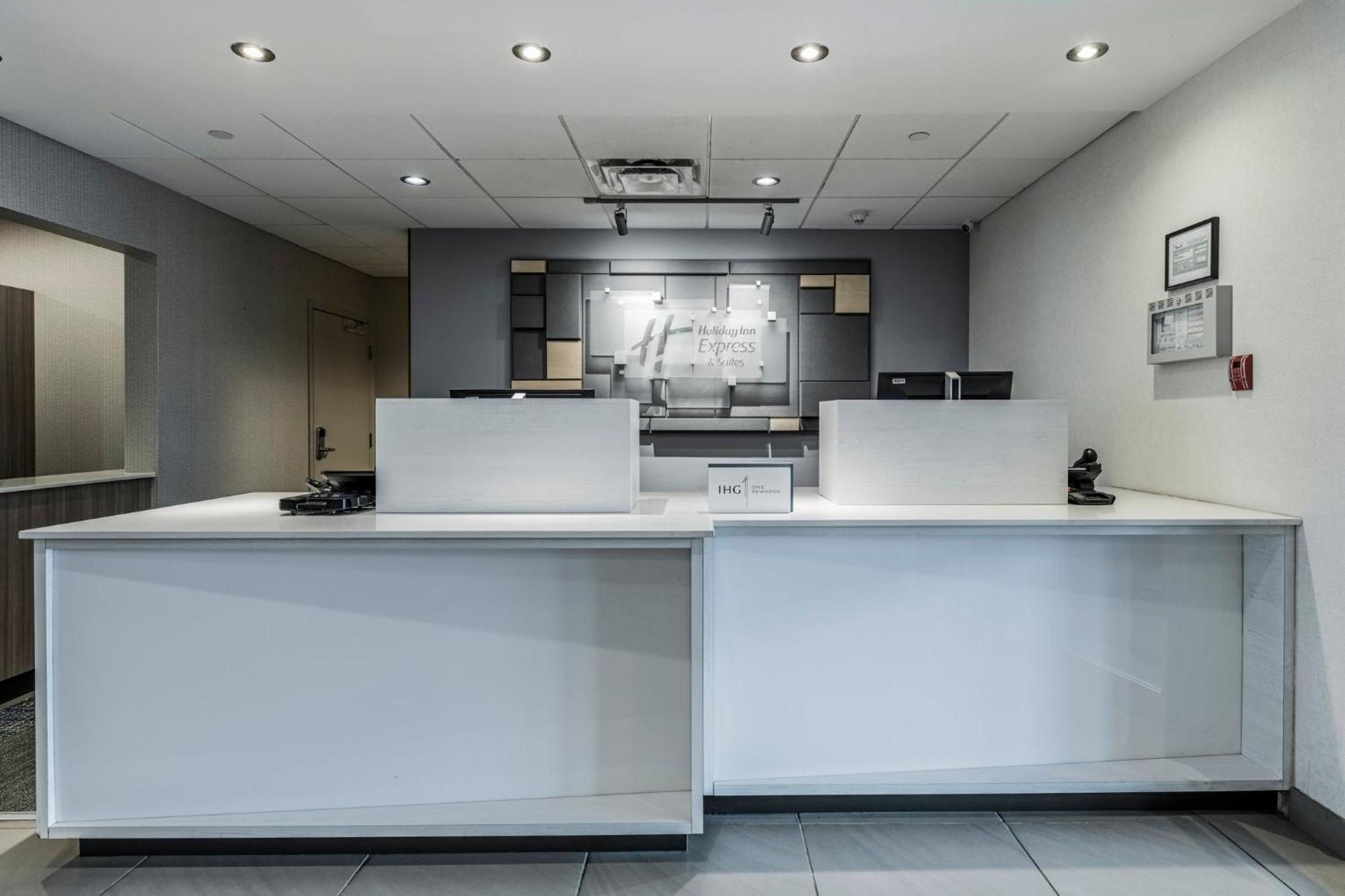 Holiday Inn Express Hotel & Suites Saint - Hyacinthe By Ihg Exterior photo
