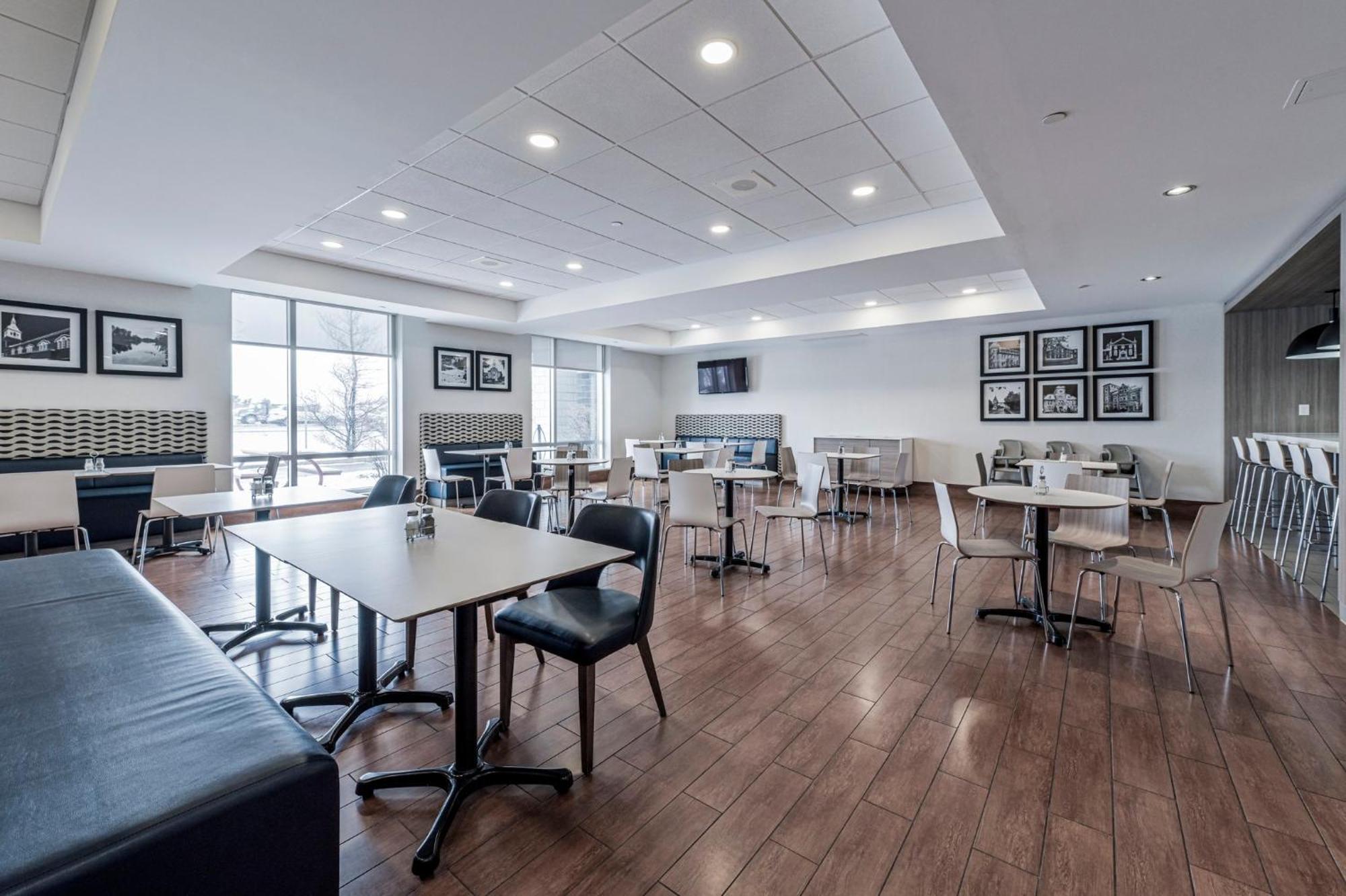 Holiday Inn Express Hotel & Suites Saint - Hyacinthe By Ihg Exterior photo