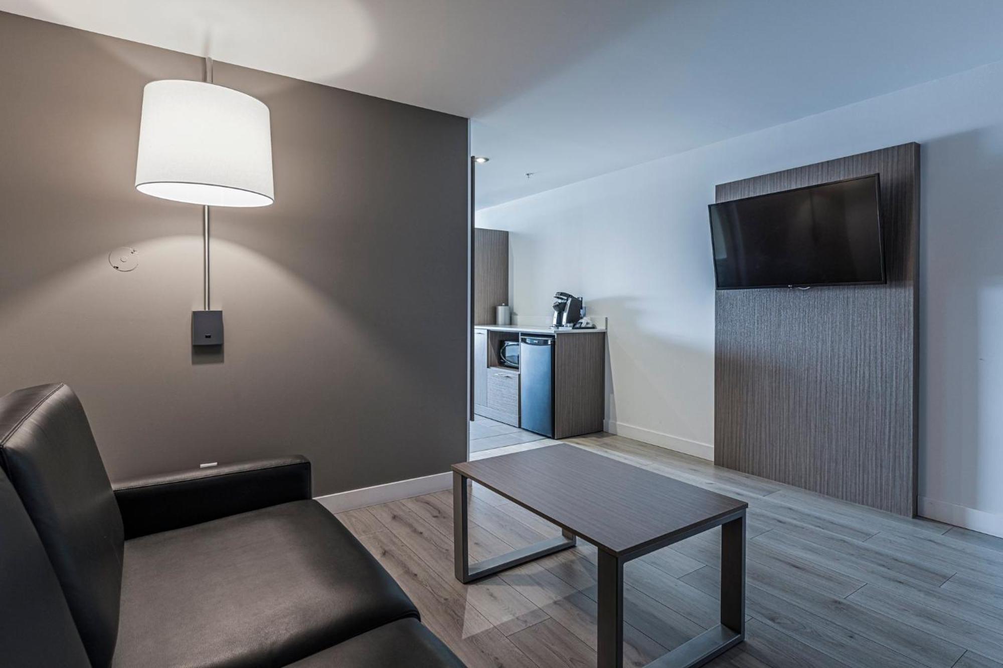 Holiday Inn Express Hotel & Suites Saint - Hyacinthe By Ihg Exterior photo