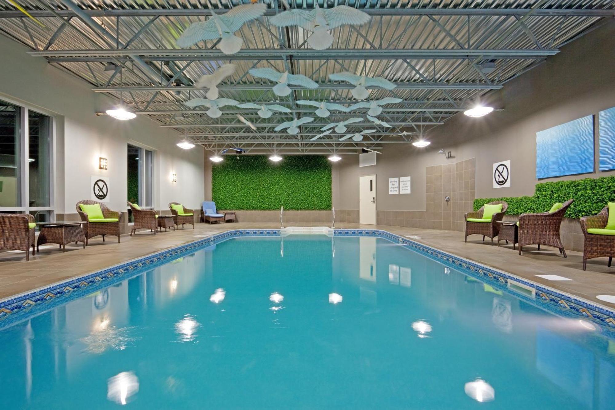 Holiday Inn Express Hotel & Suites Saint - Hyacinthe By Ihg Exterior photo